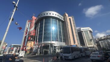 İzmit Belediyesine yönelik ‘yolsuzluk’ operasyonu
