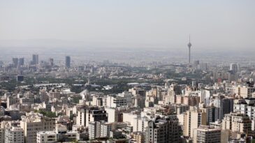 İran basını: Fransa, Tahran Büyükelçiliğindeki diplomatlarını tahliye etti