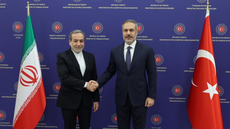 Bakan Fidan İranlı mevkidaşı ile görüştü